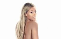 babeshows babe Charlie O'Neal squats in skimpy thong