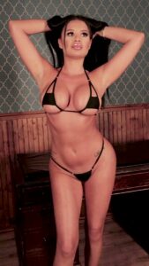 live sex cams babe, Valentina in skimpy bikini