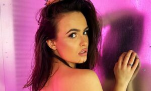 Saskia Jade topless, showing her ass in G String