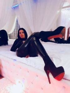 live sex cams model Jessica Jolie BDSM outfit and boots