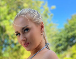 british sex cams April Mae blue bikini foot fetish 