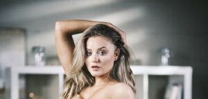 Ashlyn Shaw pussy play babe topless
