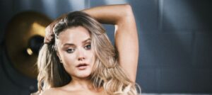 Ashlyn Shaw nude model, topless