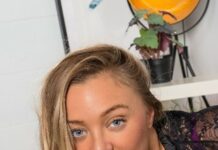 Beth Bennett Naked Bscams Babe Beth Bennett naked babe on all fours on the bed