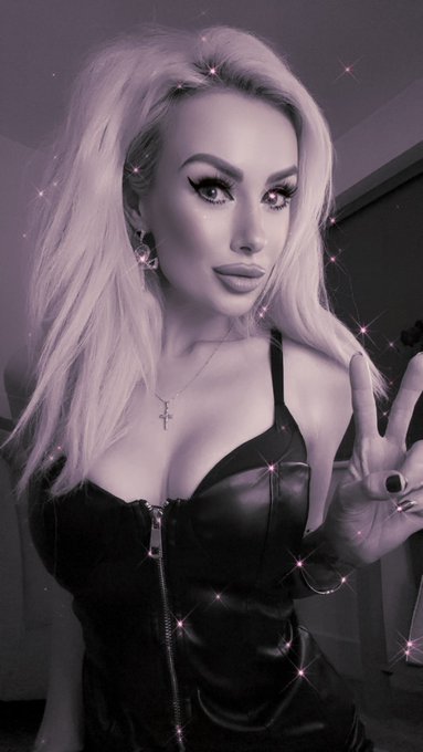 Syren Sexton black and white